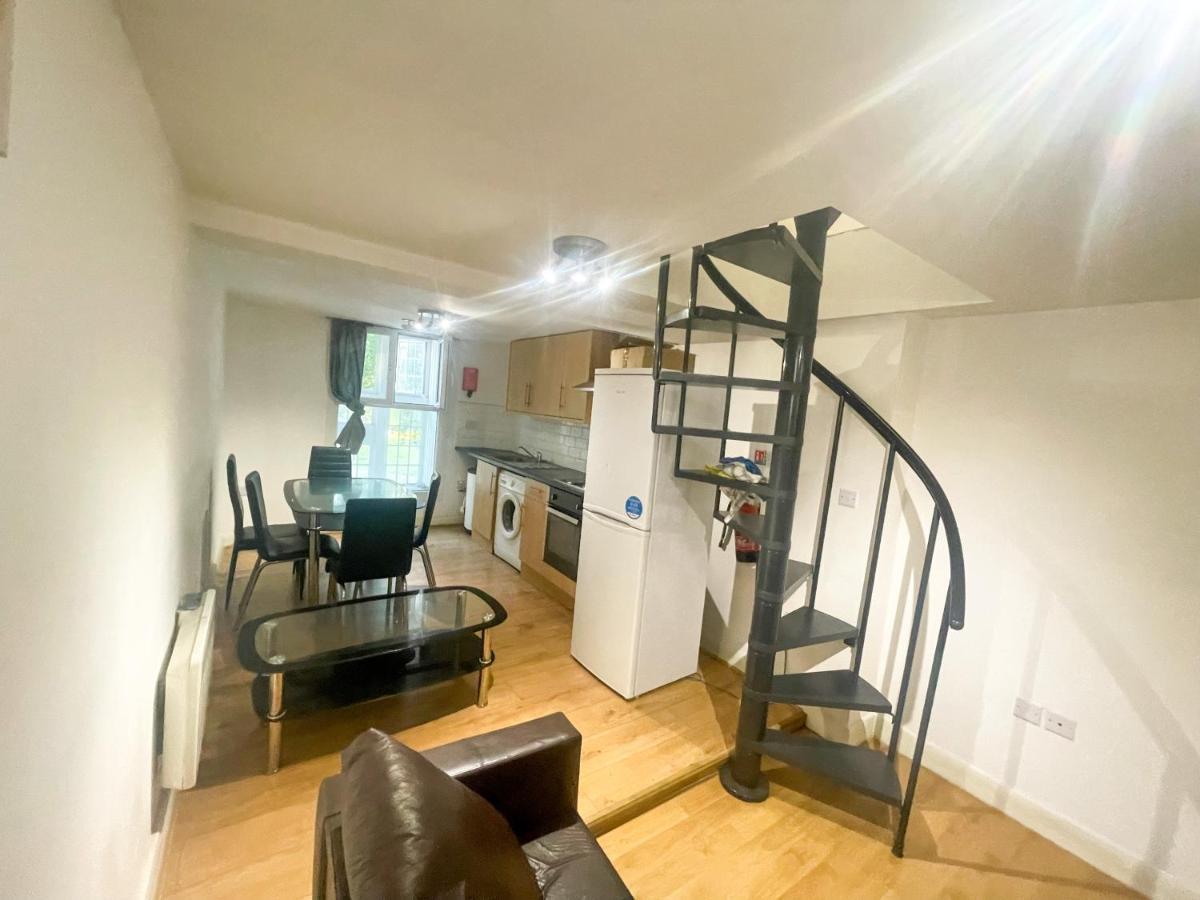 96 Uxbridge Road Apartments Лондон Экстерьер фото